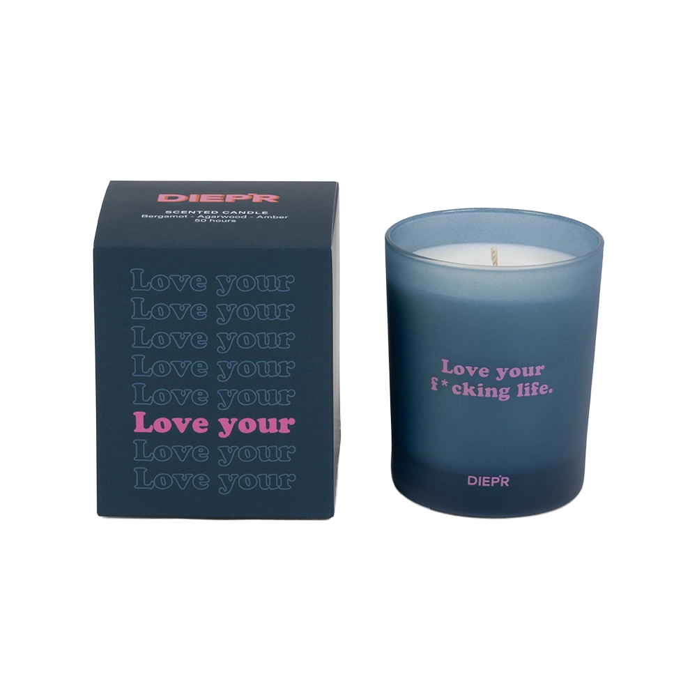 Quoted Scented Candle van DIEPR "love your f*cking life" - in de geur bergamot, agarwood, amber