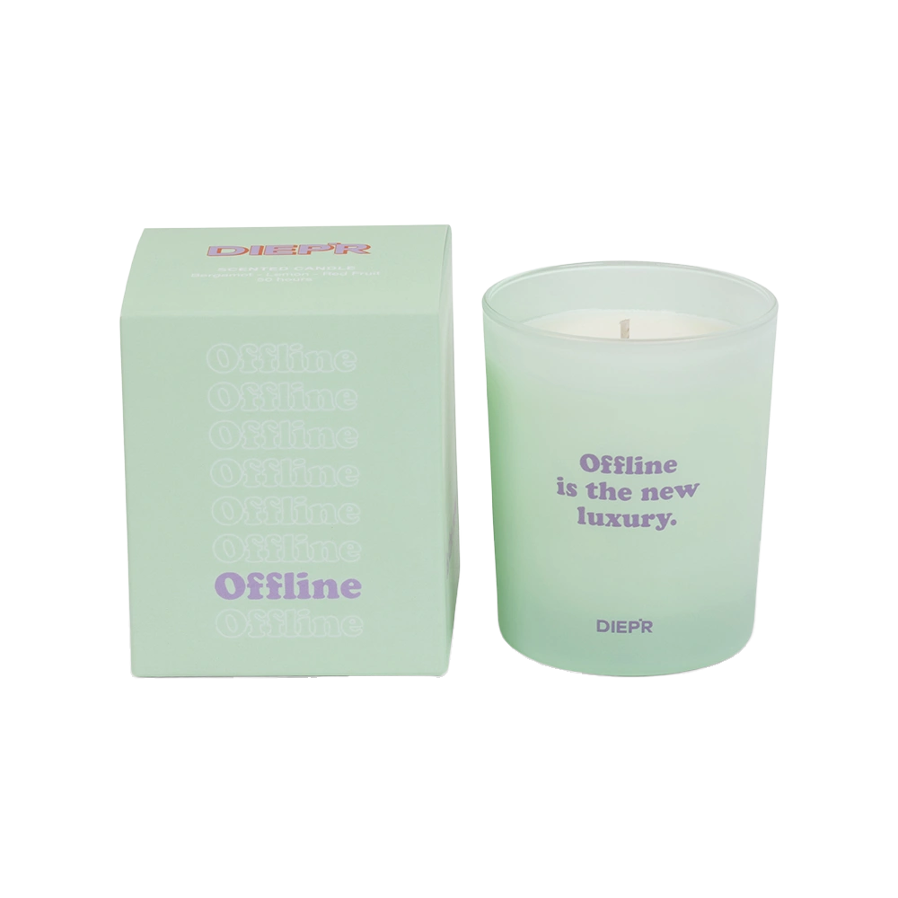 Quoted Scented Candle van DIEPR "offline is the new luxury" - in de geur Bergamot, lemon, red fruit