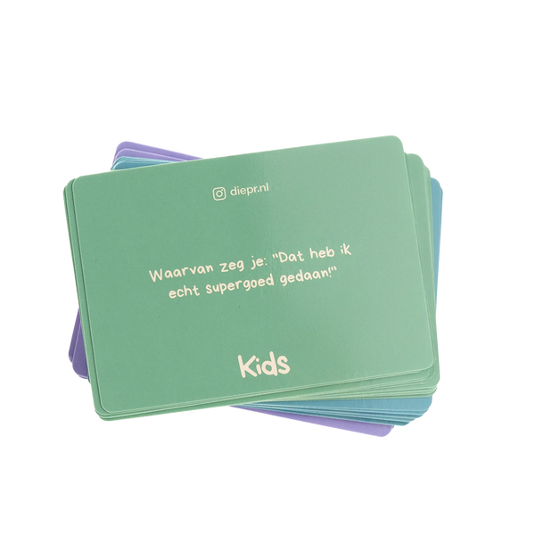 DIEP'R KIDS 10+ is het nieuwe kaartspel voor kinderen vanaf 10 jaar. Speel met je vrienden of met je ouders en ontdek de leukste dingen over jezelf, je familie en je vrienden. 