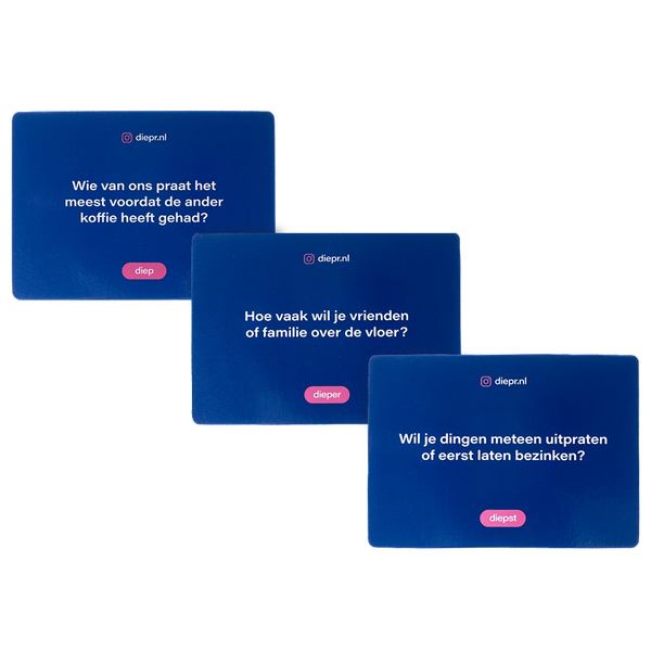 Stapel kaartjes van vragen uit de DIEP'R Samenwonen editie. 